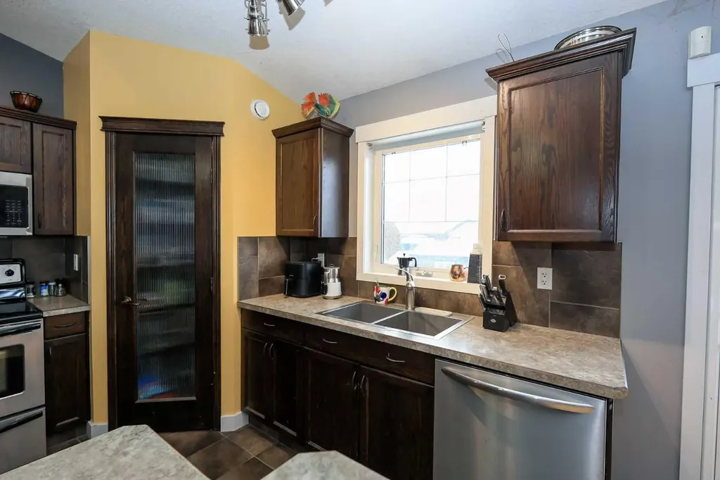 1 Ralston Place Sylvan Lake AB T4S 0C1