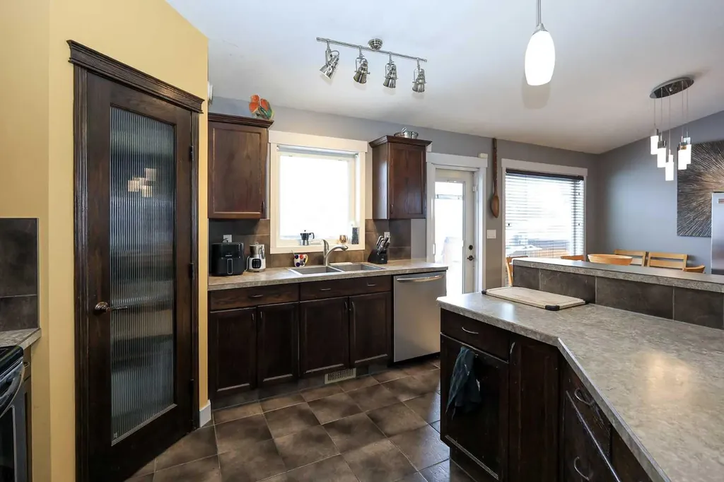 1 Ralston Place Sylvan Lake AB T4S 0C1