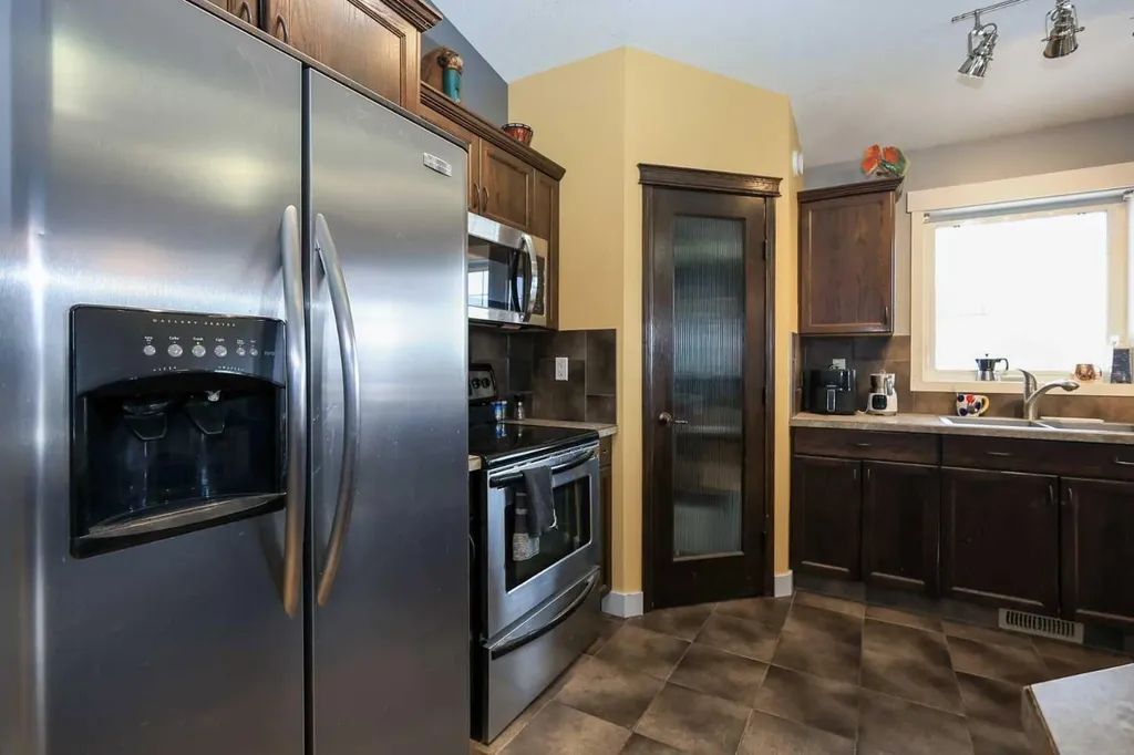 1 Ralston Place Sylvan Lake AB T4S 0C1