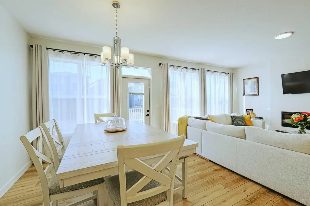 25 Belmont Green SW Calgary AB T2X 5E3