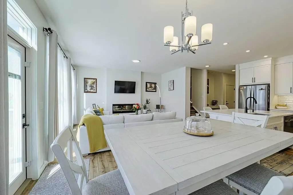 25 Belmont Green SW Calgary AB T2X 5E3