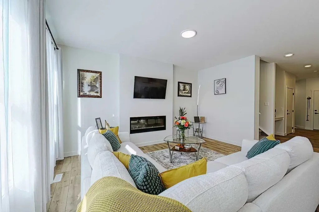 25 Belmont Green SW Calgary AB T2X 5E3