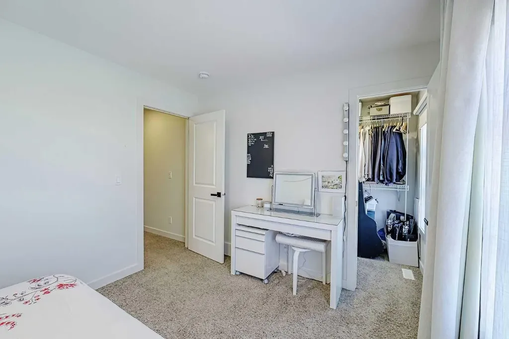 25 Belmont Green SW Calgary AB T2X 5E3