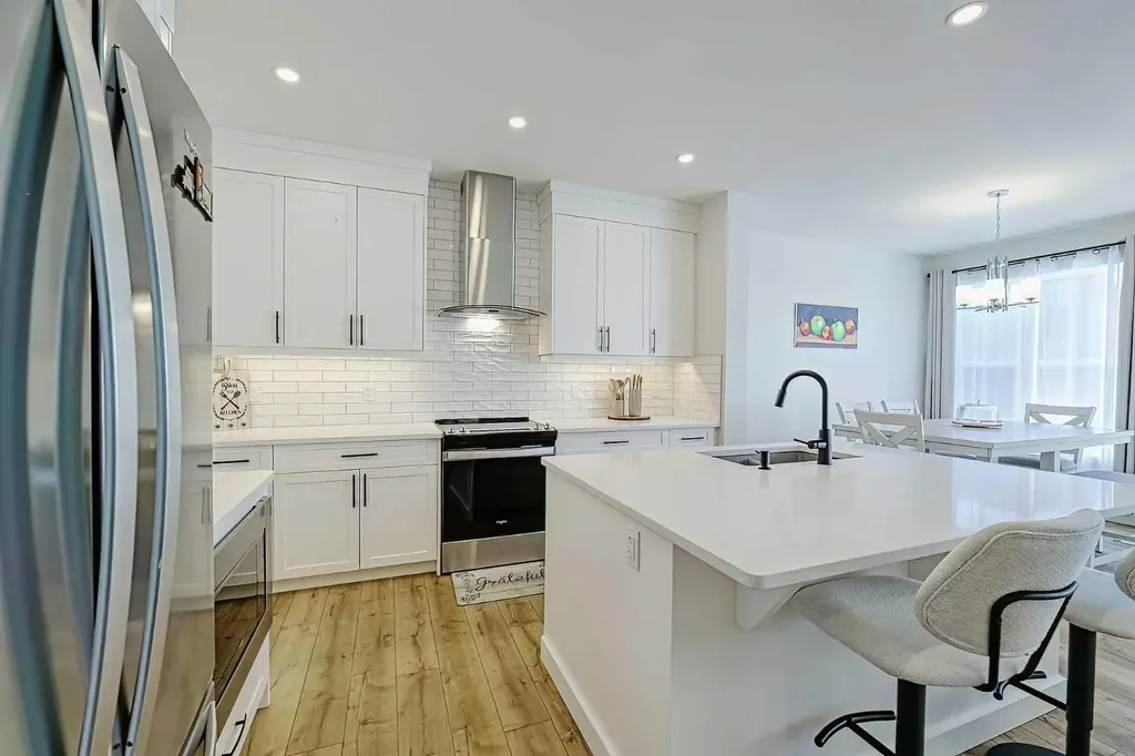 25 Belmont Green SW Calgary AB T2X 5E3
