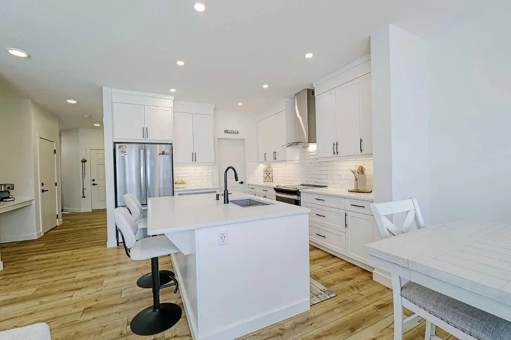 25 Belmont Green SW Calgary AB T2X 5E3