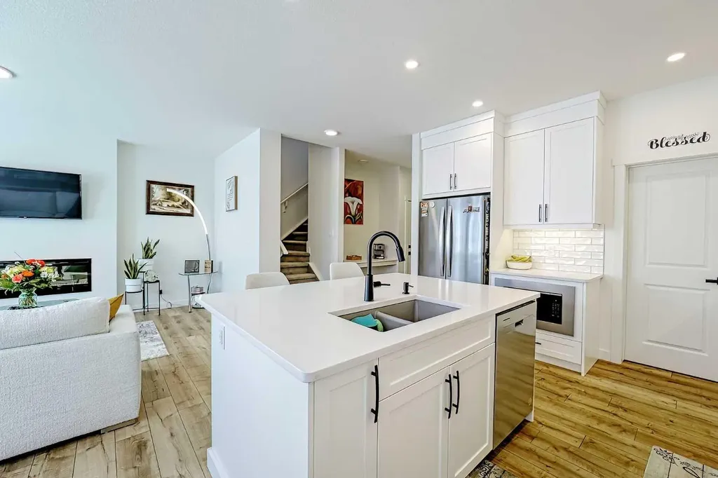 25 Belmont Green SW Calgary AB T2X 5E3