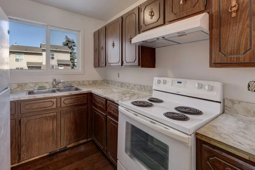 64 Whitnel Court NE Calgary AB T1Y 5E3