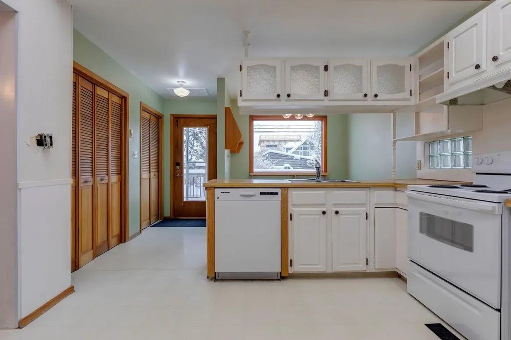 77 Elma Street W Okotoks AB T1S 1J8