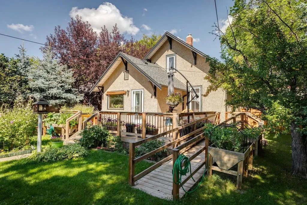 77 Elma Street W Okotoks AB T1S 1J8