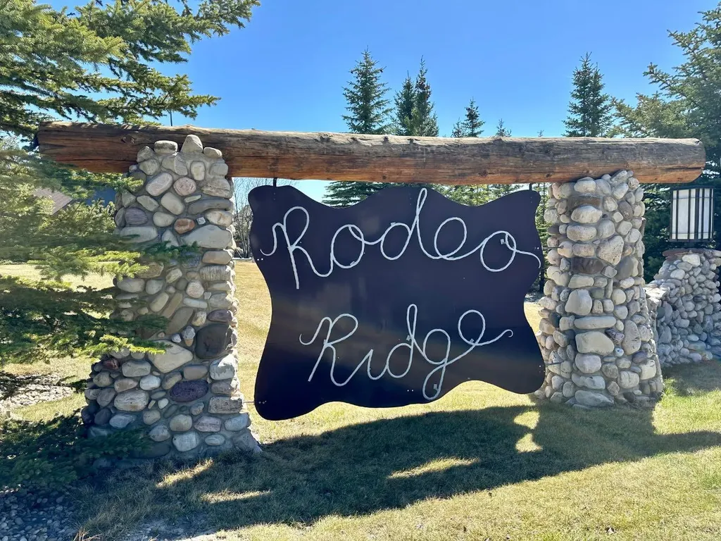 327 Rodeo Ridge Rural Rocky View County AB T3Z3G2