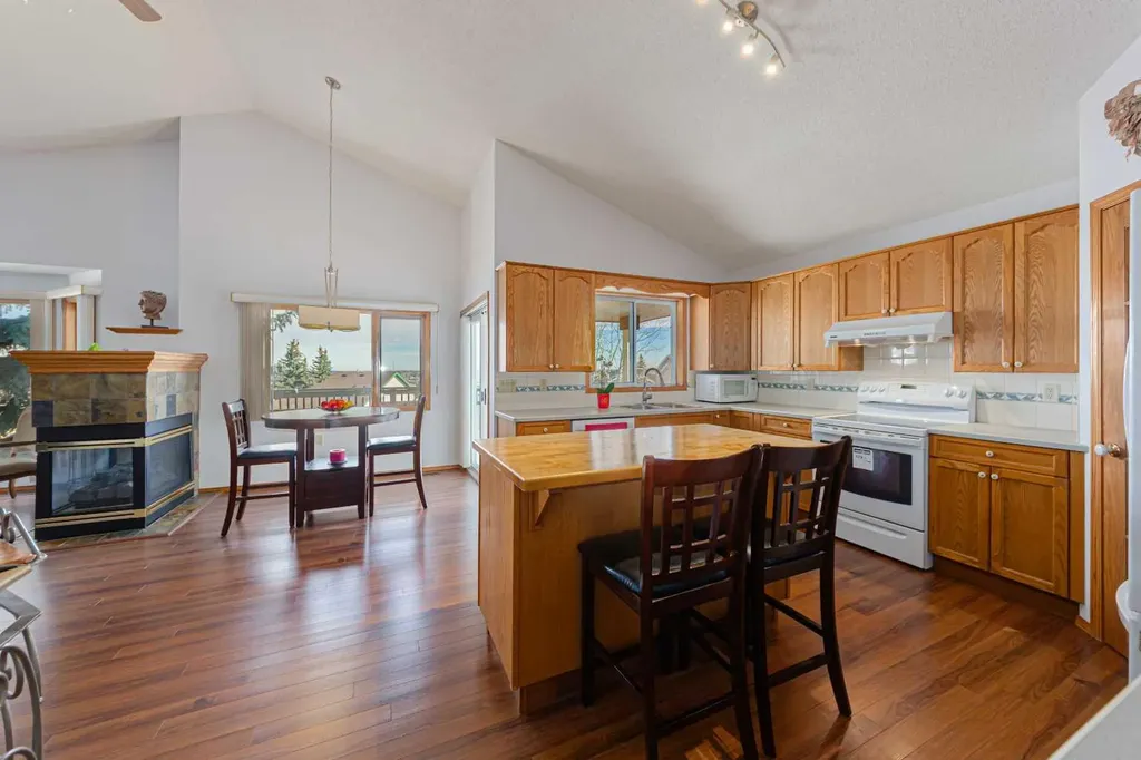 20 Somerset Drive SW Calgary AB T2Y 3C3