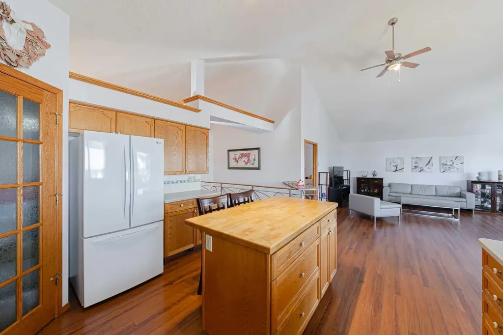 20 Somerset Drive SW Calgary AB T2Y 3C3