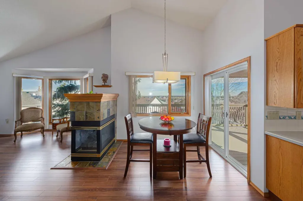 20 Somerset Drive SW Calgary AB T2Y 3C3