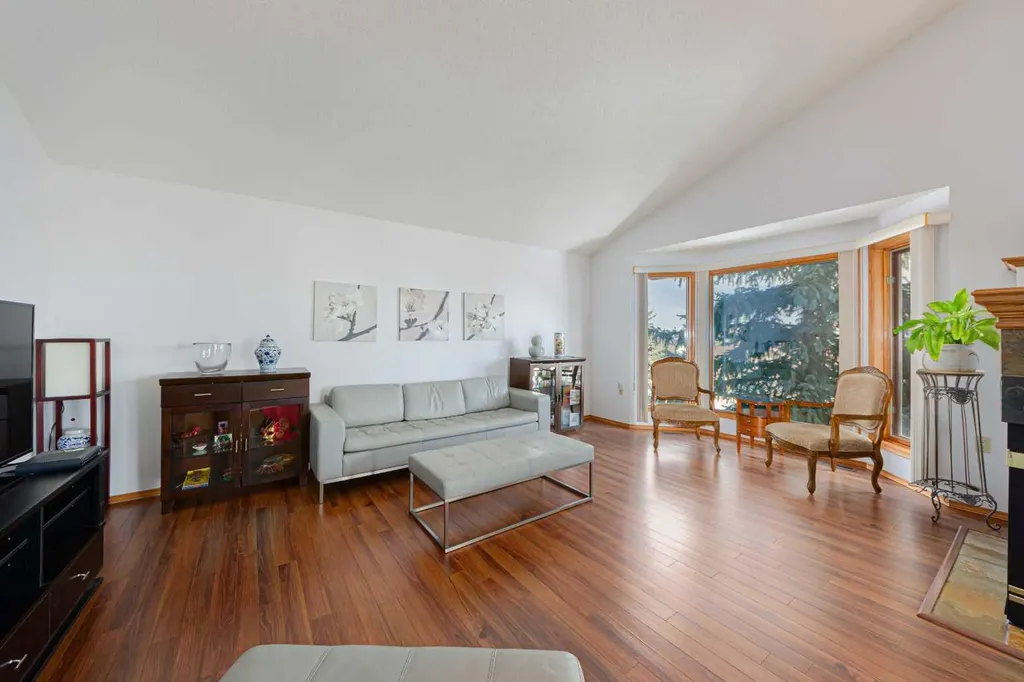 20 Somerset Drive SW Calgary AB T2Y 3C3