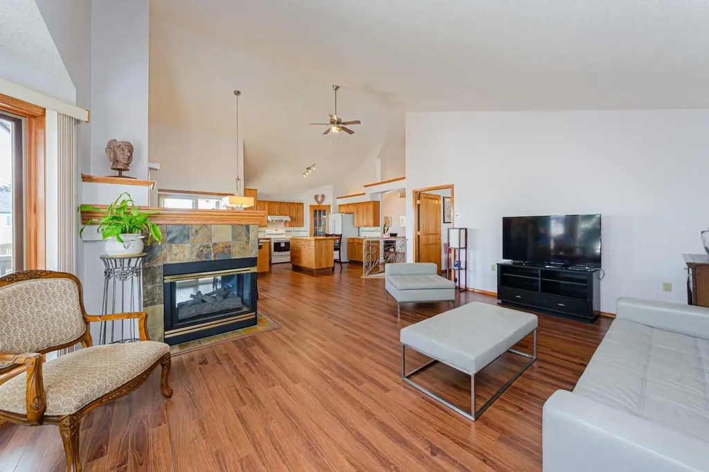 20 Somerset Drive SW Calgary AB T2Y 3C3