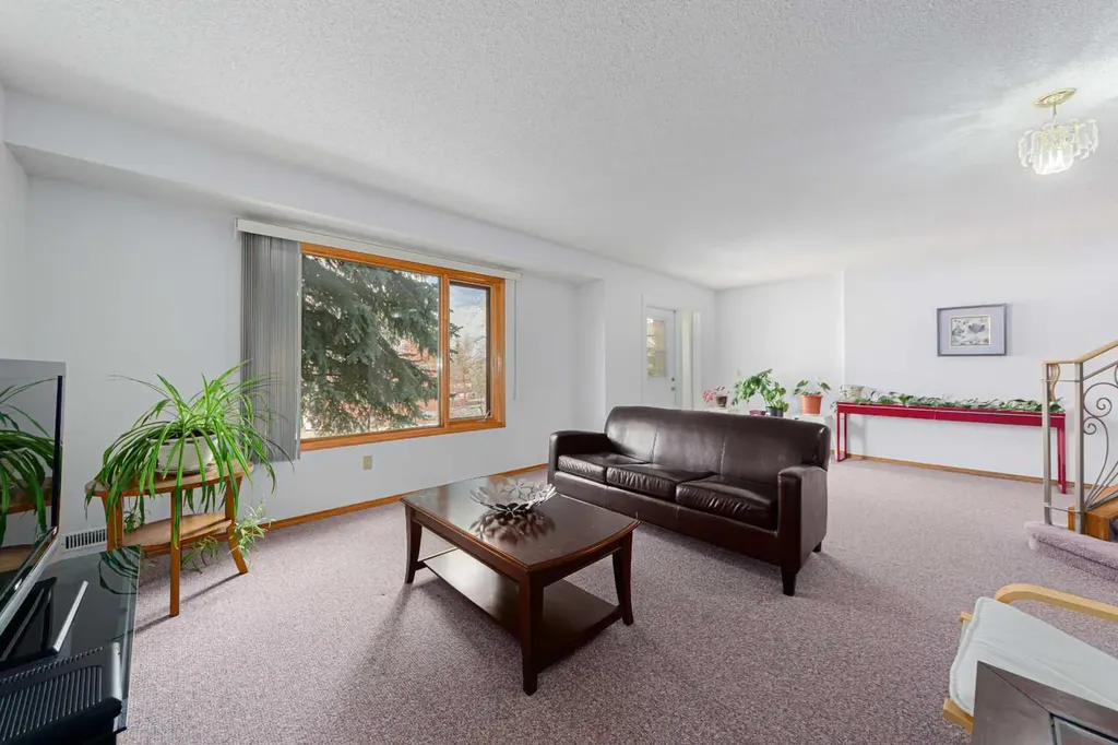 20 Somerset Drive SW Calgary AB T2Y 3C3