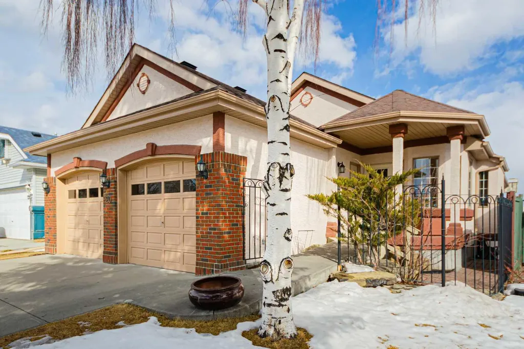 20 Somerset Drive SW Calgary AB T2Y 3C3