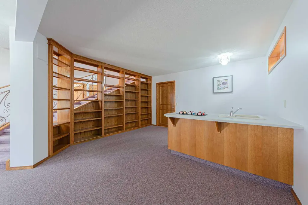 20 Somerset Drive SW Calgary AB T2Y 3C3