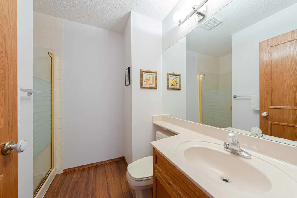 20 Somerset Drive SW Calgary AB T2Y 3C3