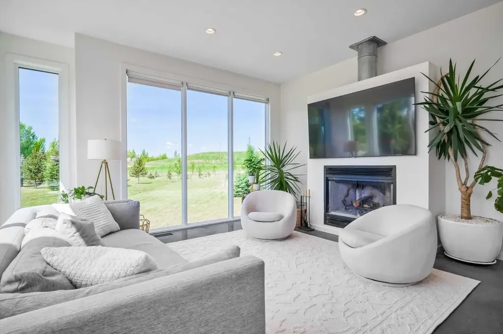 24008 241 Avenue E Rural Foothills County AB T1S 4B8