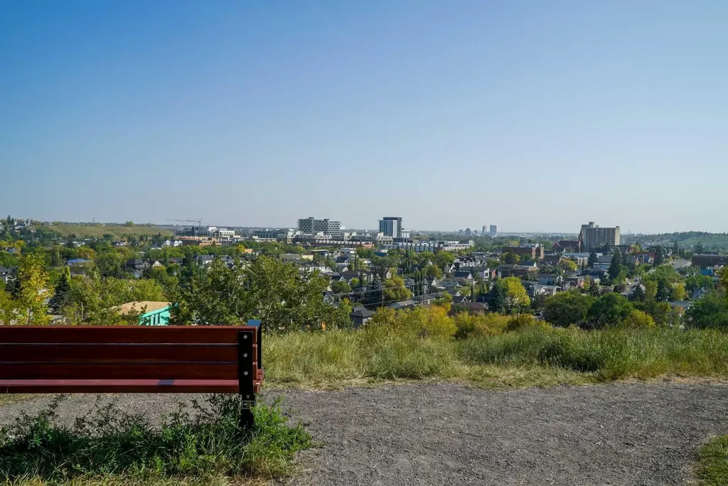 521 15 Avenue NE Calgary AB T2E 1H7