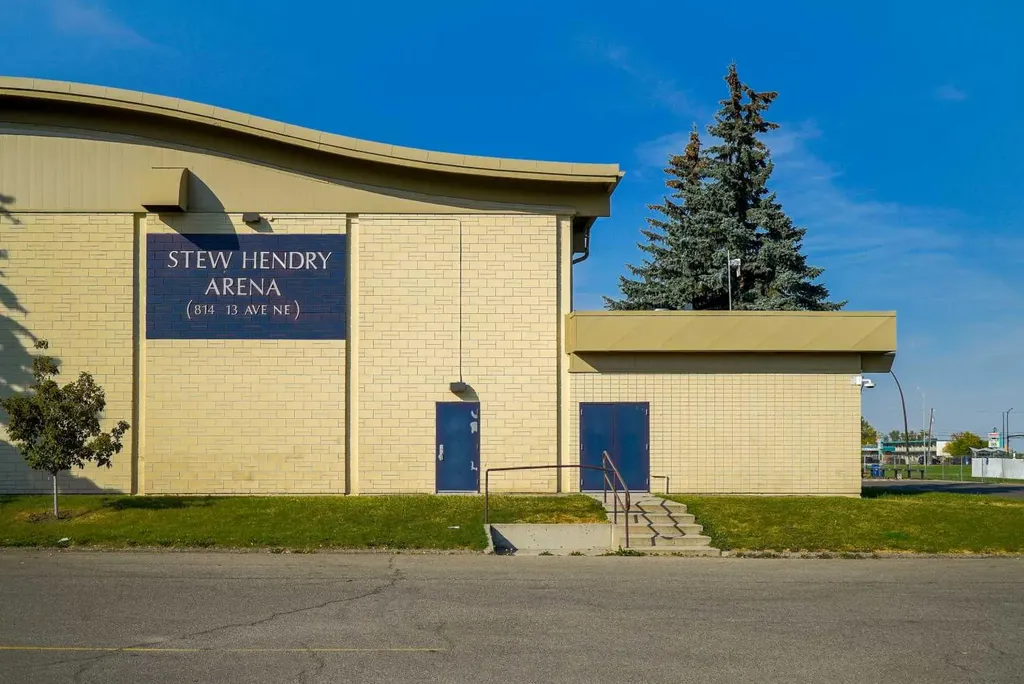 521 15 Avenue NE Calgary AB T2E 1H7