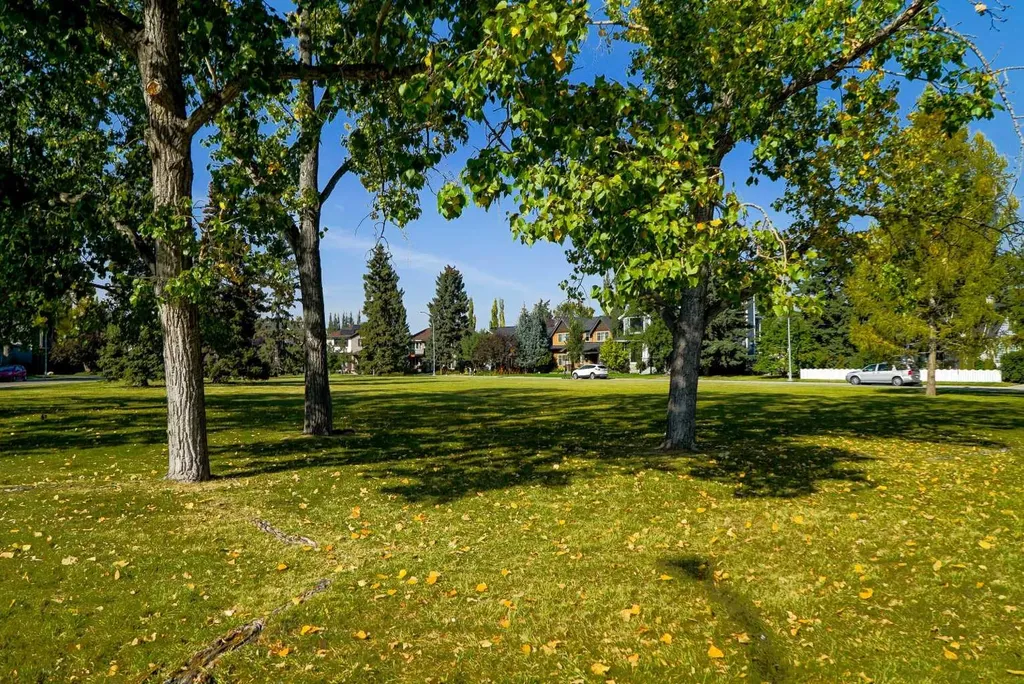 521 15 Avenue NE Calgary AB T2E 1H7