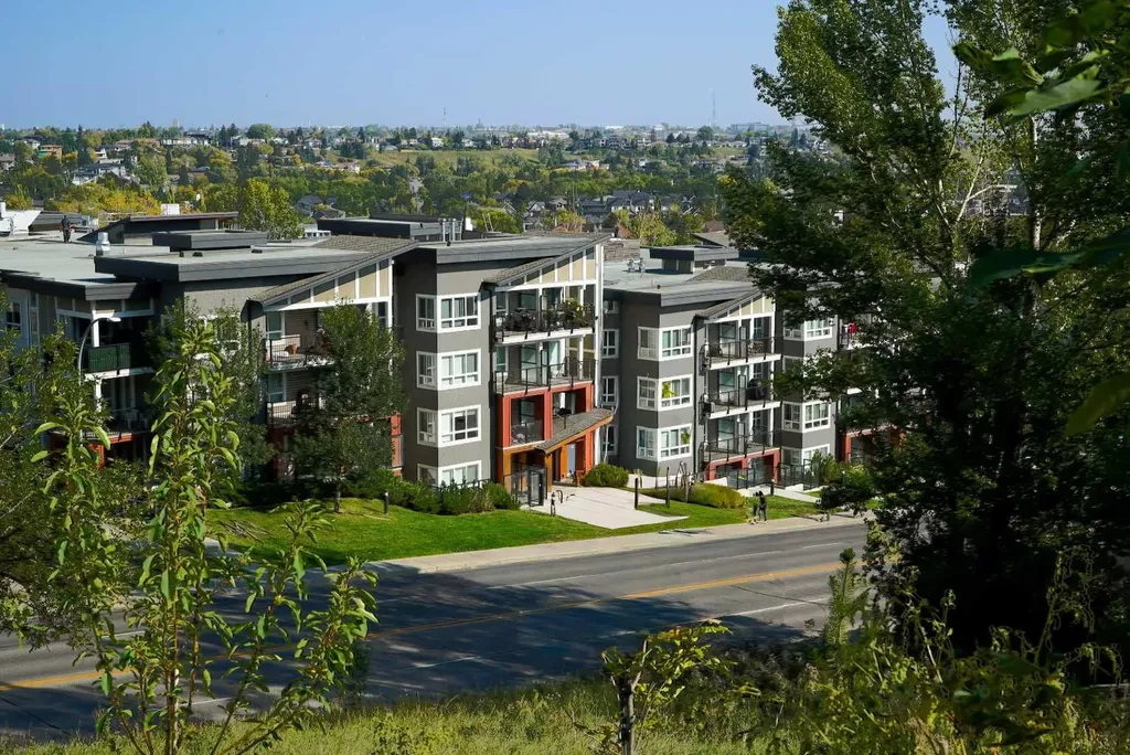 521 15 Avenue NE Calgary AB T2E 1H7