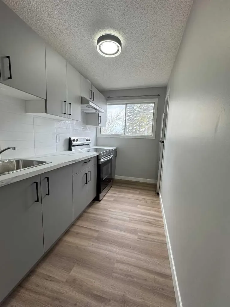 10021 106 Avenue Grande Prairie AB T8V 1J6