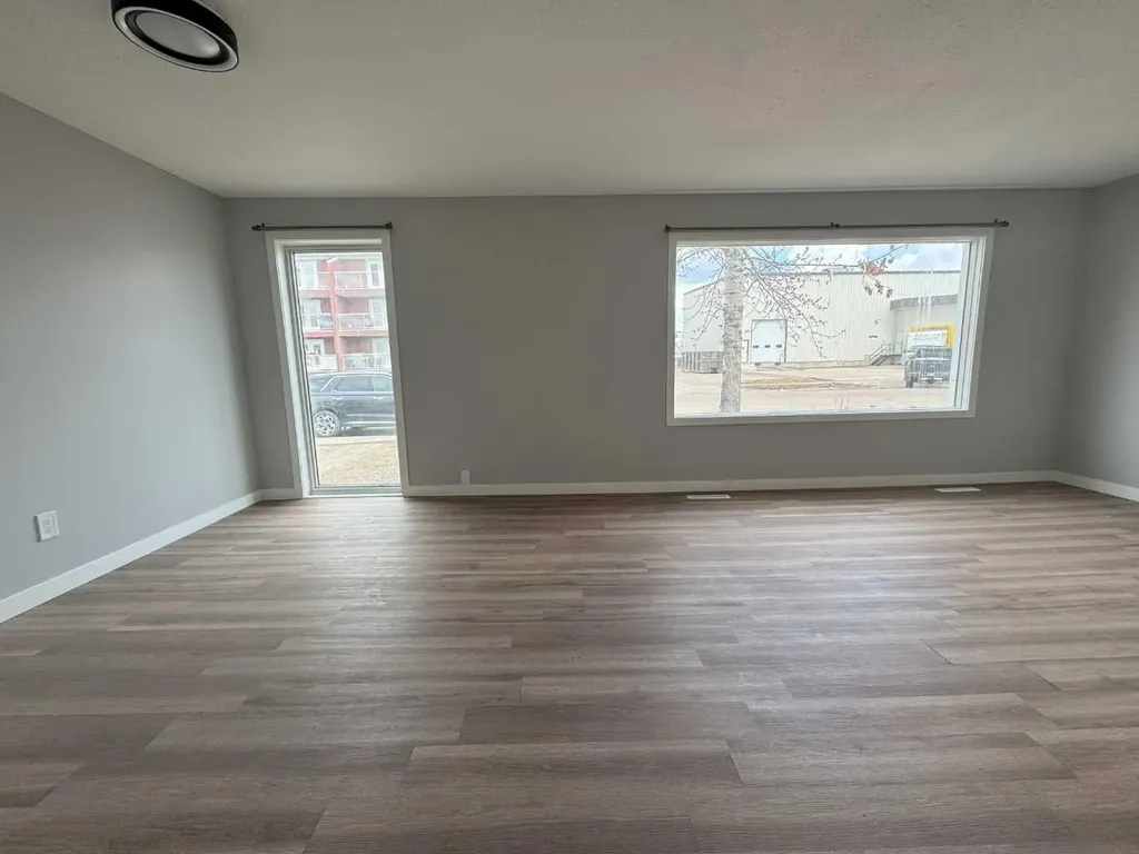 10021 106 Avenue Grande Prairie AB T8V 1J6