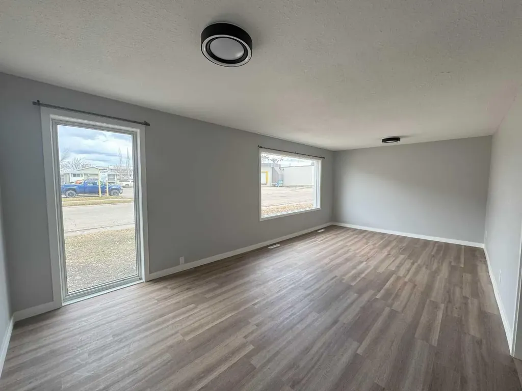 10021 106 Avenue Grande Prairie AB T8V 1J6