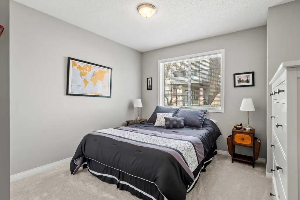 18 Hidden Creek Rise NW Calgary AB T3A 6L5
