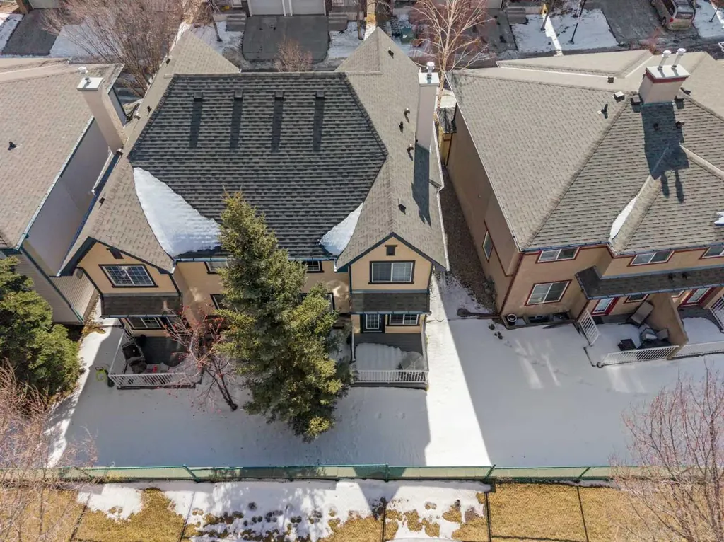 18 Hidden Creek Rise NW Calgary AB T3A 6L5