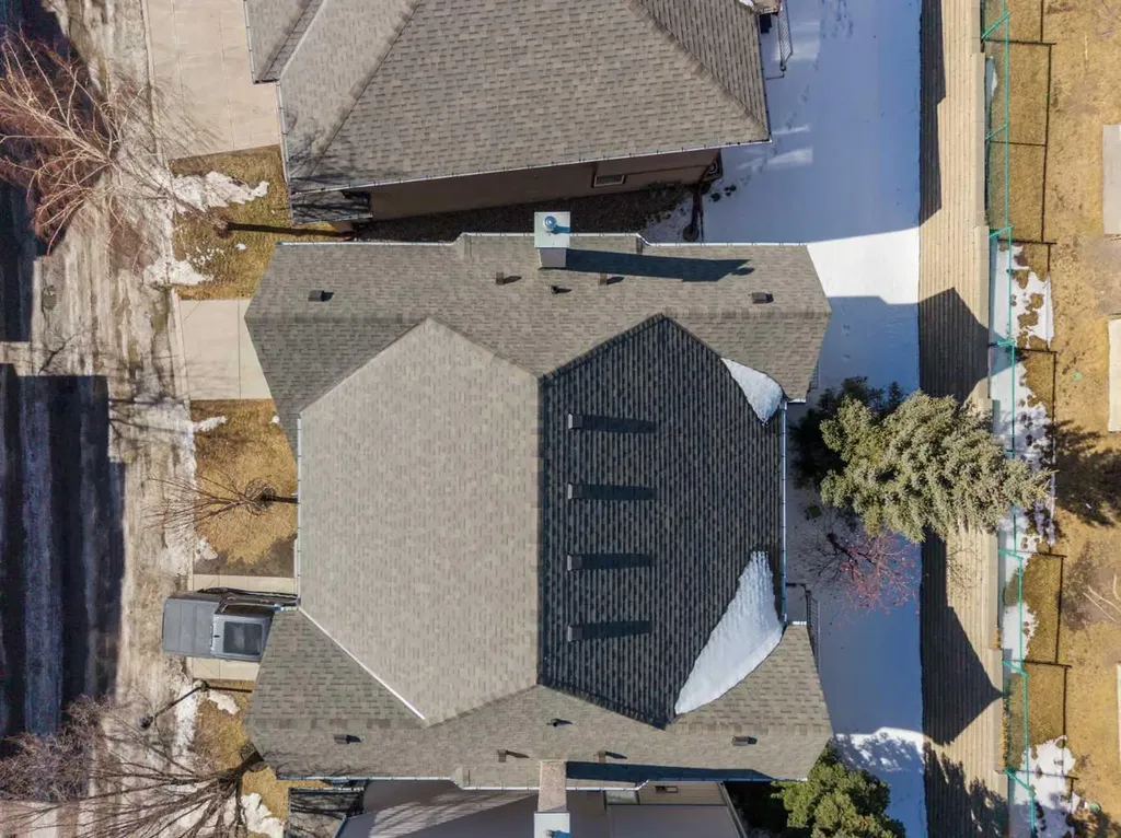 18 Hidden Creek Rise NW Calgary AB T3A 6L5