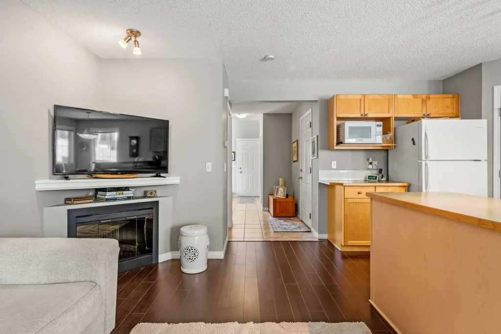 18 Hidden Creek Rise NW Calgary AB T3A 6L5