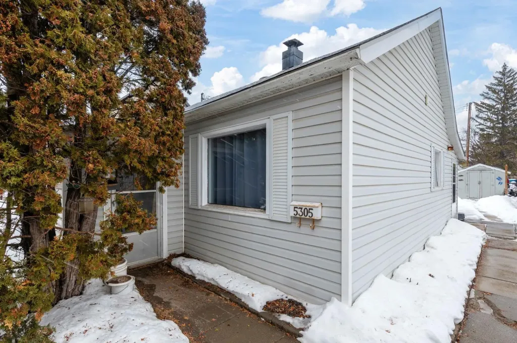 5305 49 Avenue Lloydminster SK S9V0V2