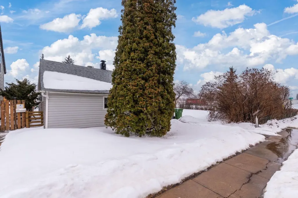 5305 49 Avenue Lloydminster SK S9V0V2