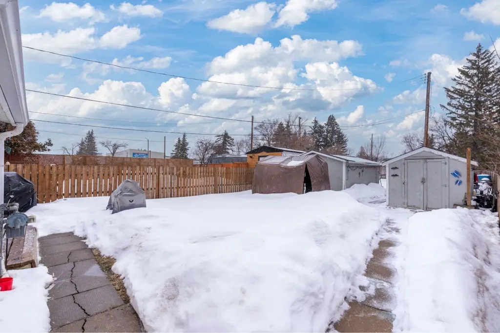 5305 49 Avenue Lloydminster SK S9V0V2