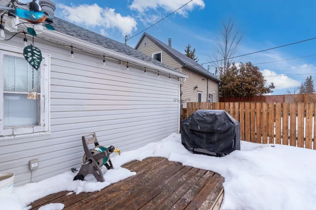 5305 49 Avenue Lloydminster SK S9V0V2
