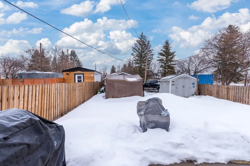 5305 49 Avenue Lloydminster SK S9V0V2