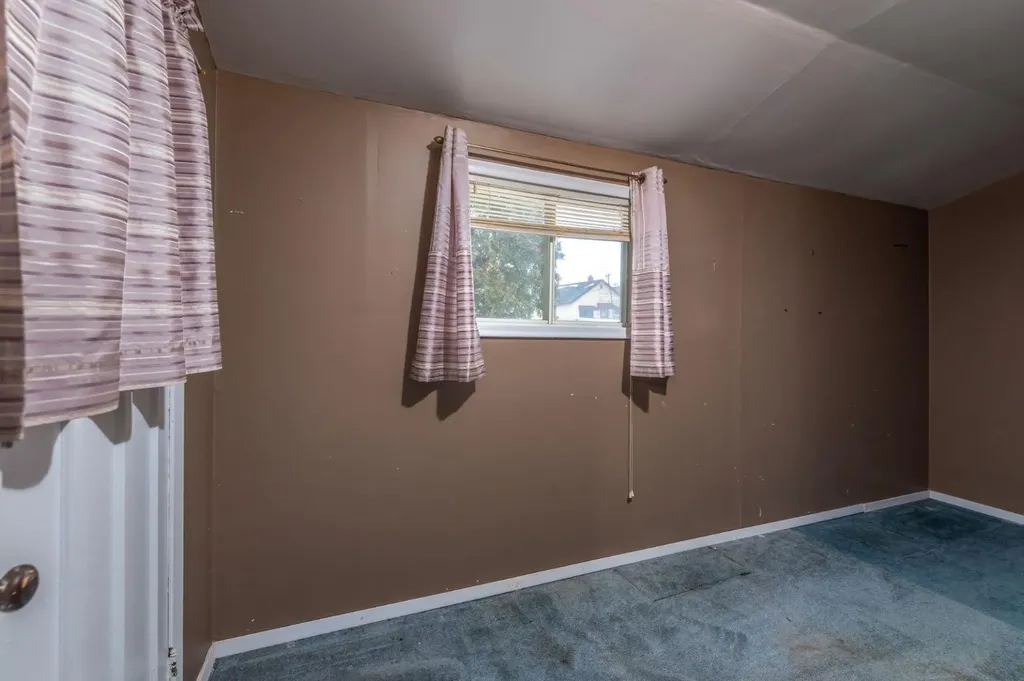 5305 49 Avenue Lloydminster SK S9V0V2