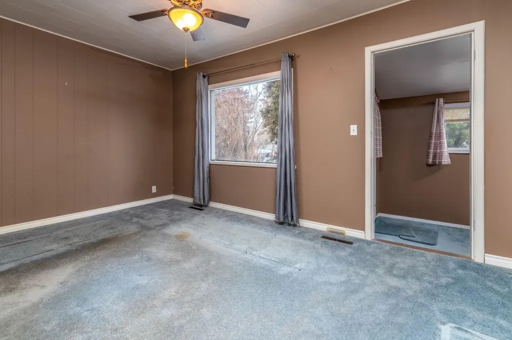 5305 49 Avenue Lloydminster SK S9V0V2