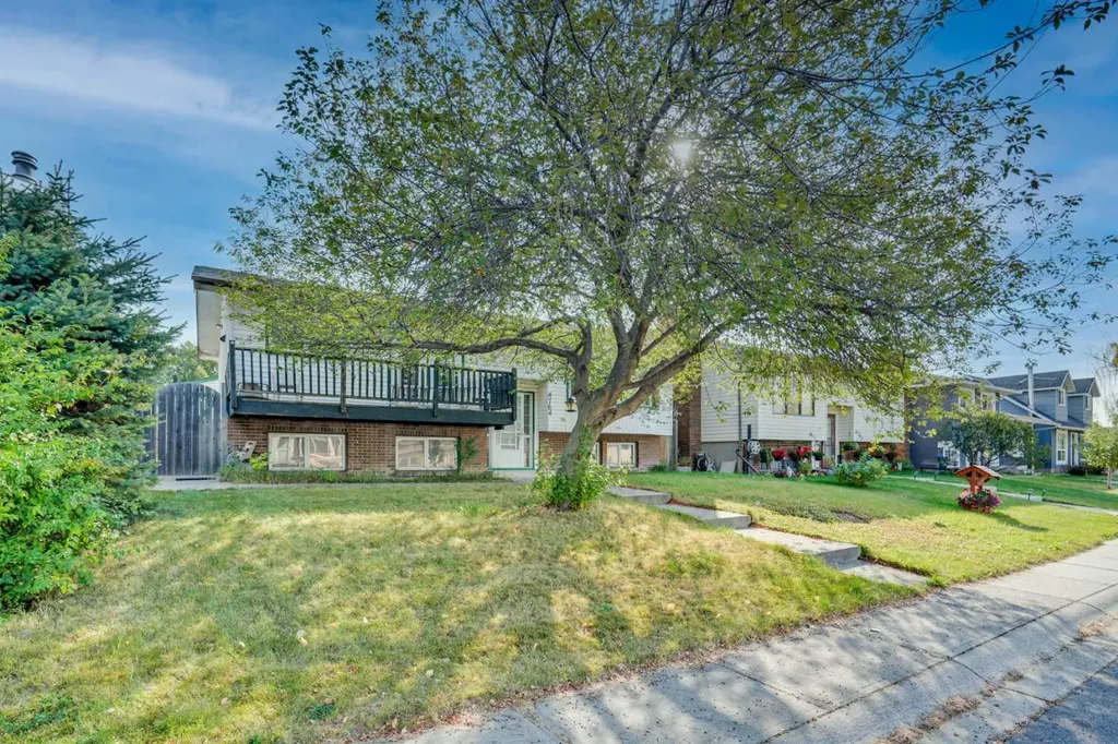 4764 Rundlewood Drive NE Calgary AB T1Y 2P1