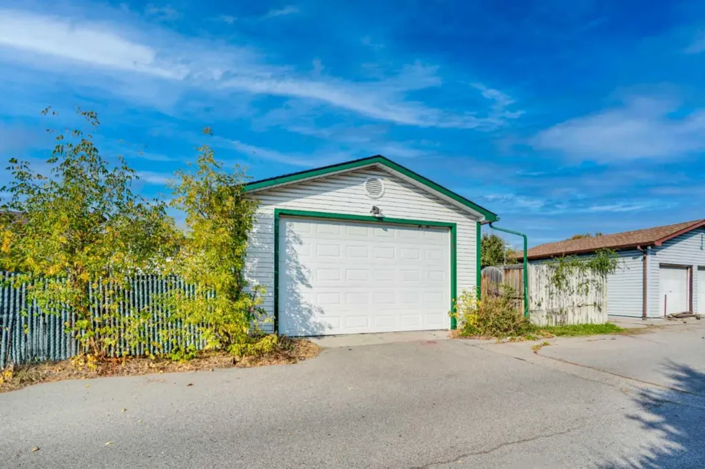 4764 Rundlewood Drive NE Calgary AB T1Y 2P1