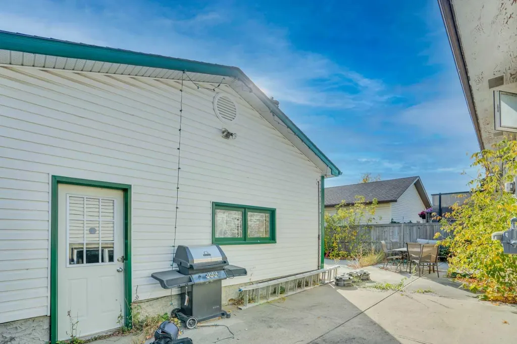 4764 Rundlewood Drive NE Calgary AB T1Y 2P1