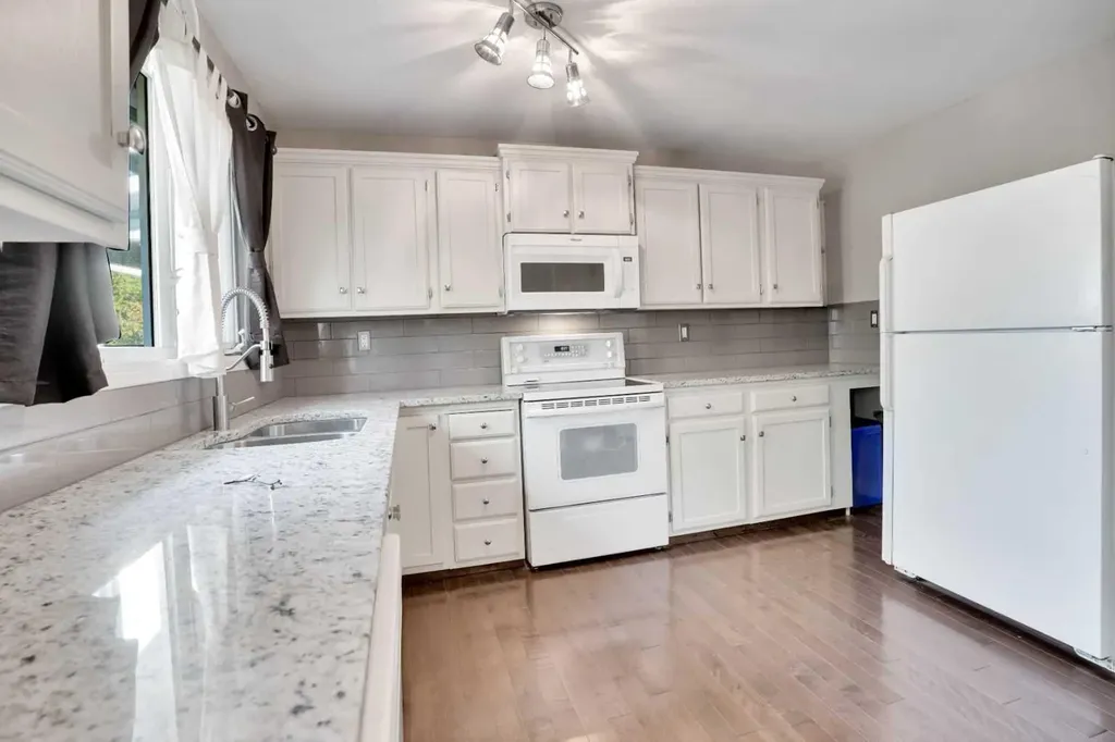 4764 Rundlewood Drive NE Calgary AB T1Y 2P1