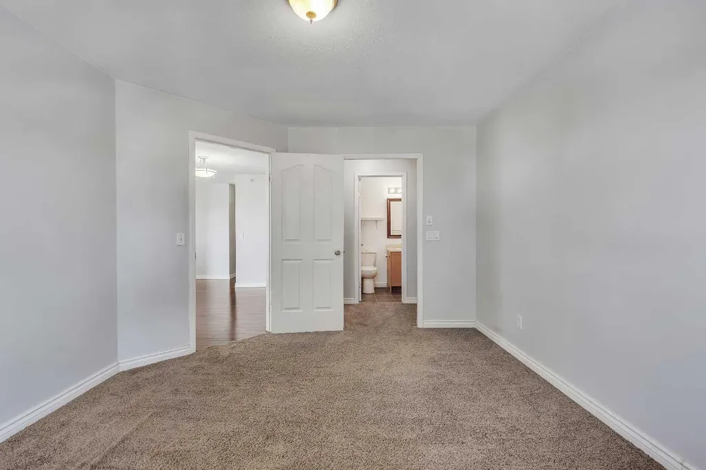 20 Harvest Rose Park NE Calgary AB T3K 4Z1