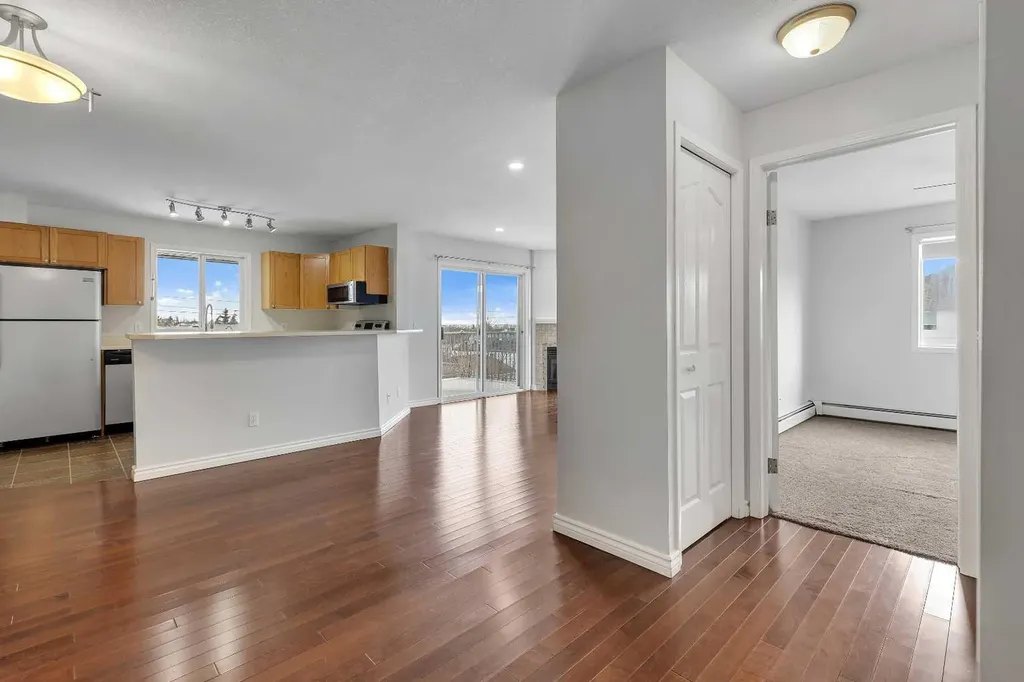 20 Harvest Rose Park NE Calgary AB T3K 4Z1