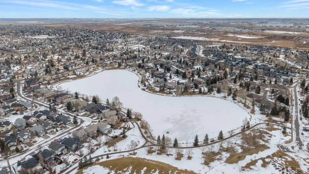 20 Harvest Rose Park NE Calgary AB T3K 4Z1