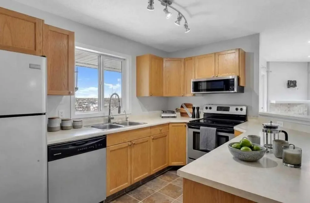 20 Harvest Rose Park NE Calgary AB T3K 4Z1